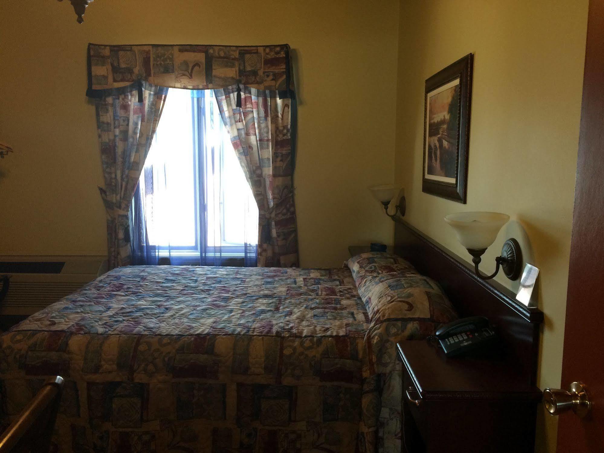 Motel-Auberge Helene 维多利亚维尔 外观 照片