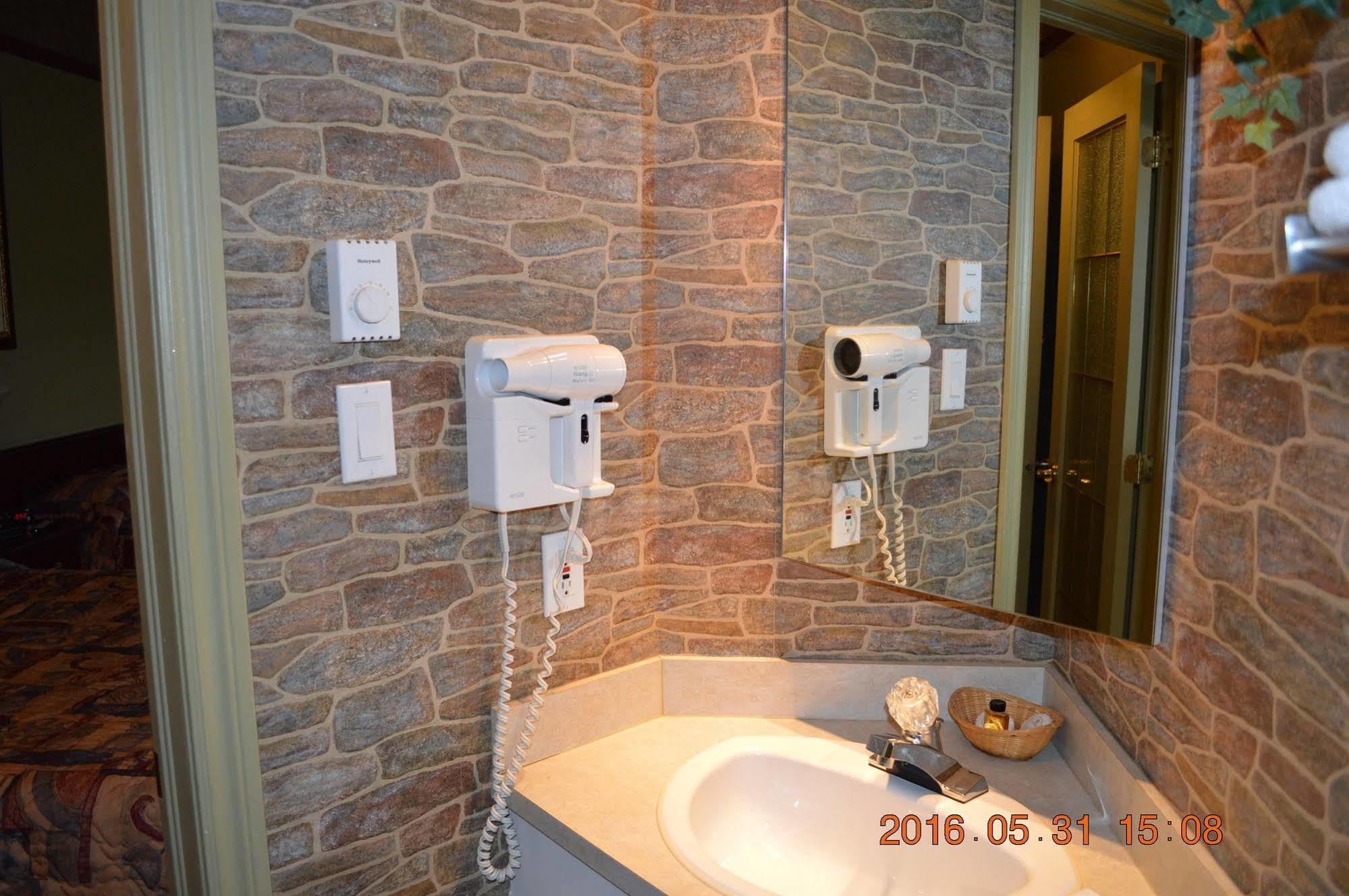 Motel-Auberge Helene 维多利亚维尔 外观 照片