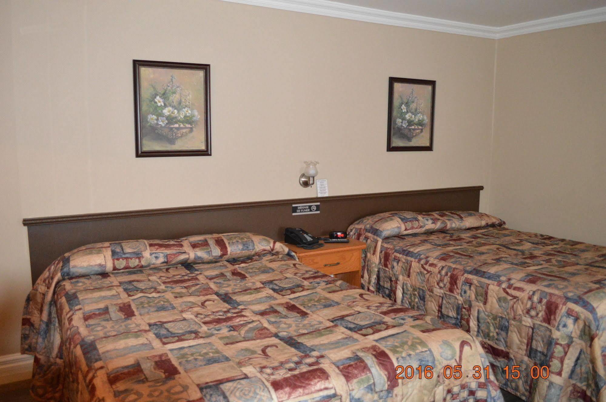 Motel-Auberge Helene 维多利亚维尔 外观 照片